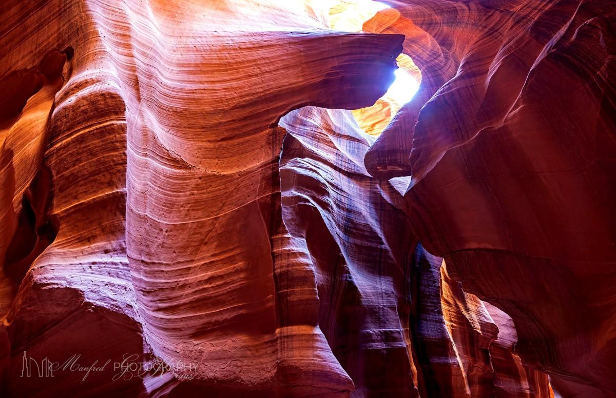 Antelope_Canyon_AC146A_kissing_mother_nature
